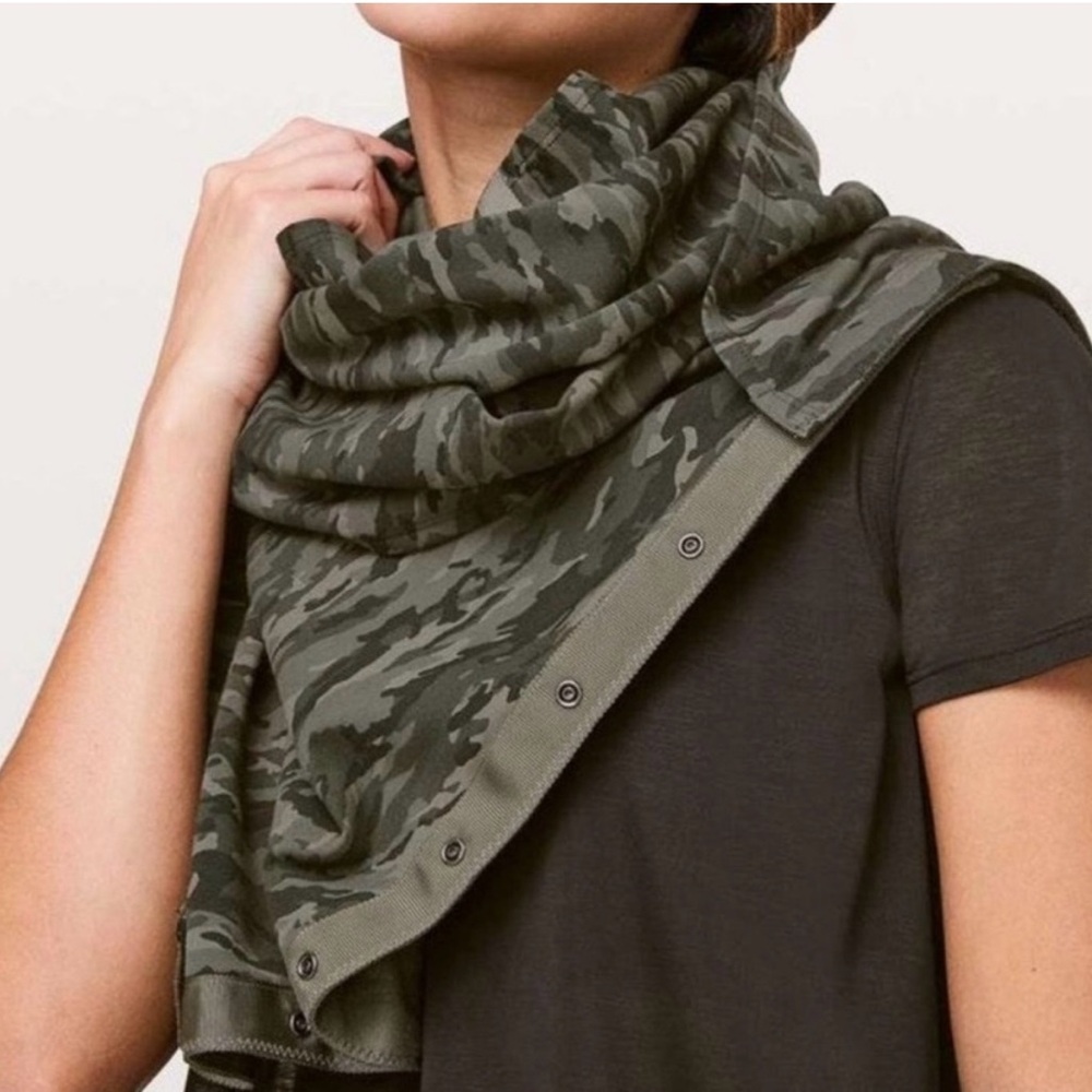 Lululemon Athletica Camo Green Vinyasa Scarf Accessory